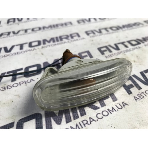 Повторитель поворота в крыло Fiat Punto 2005-2018 51717793